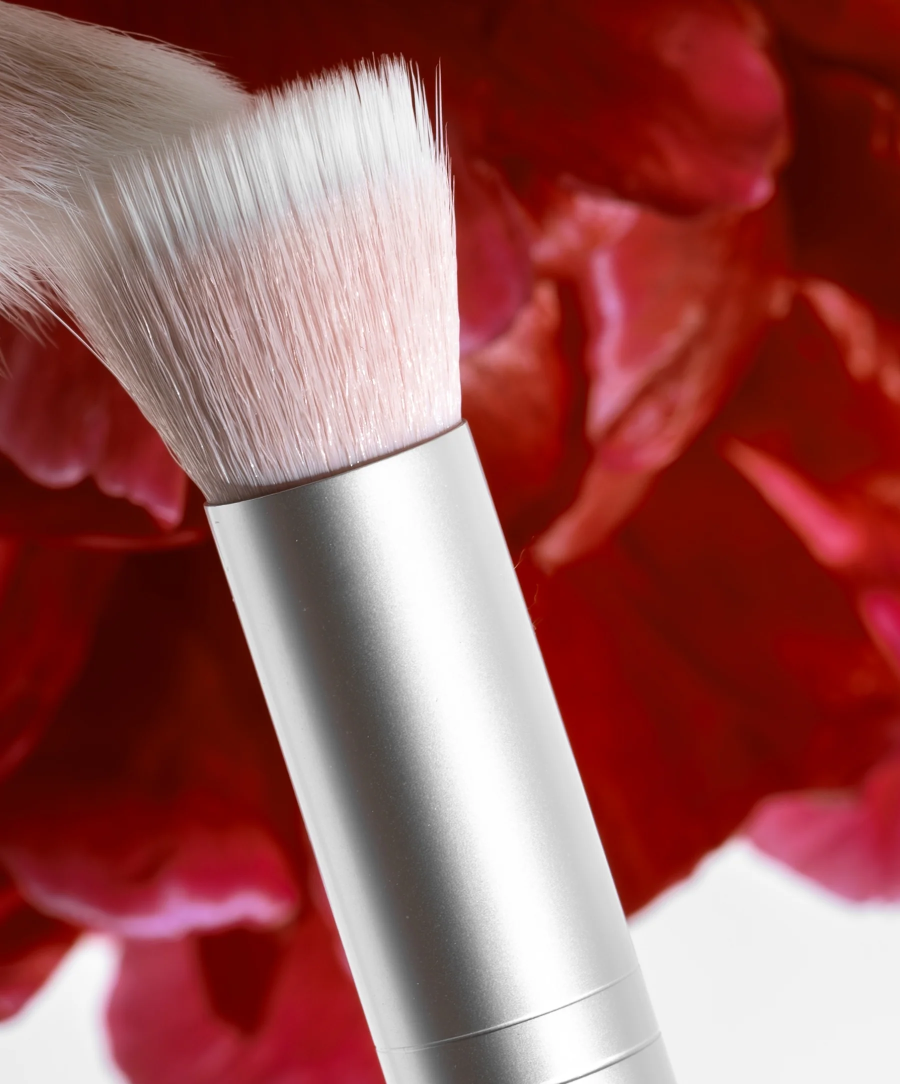 Skin2Skin Blush Brush - Image 4