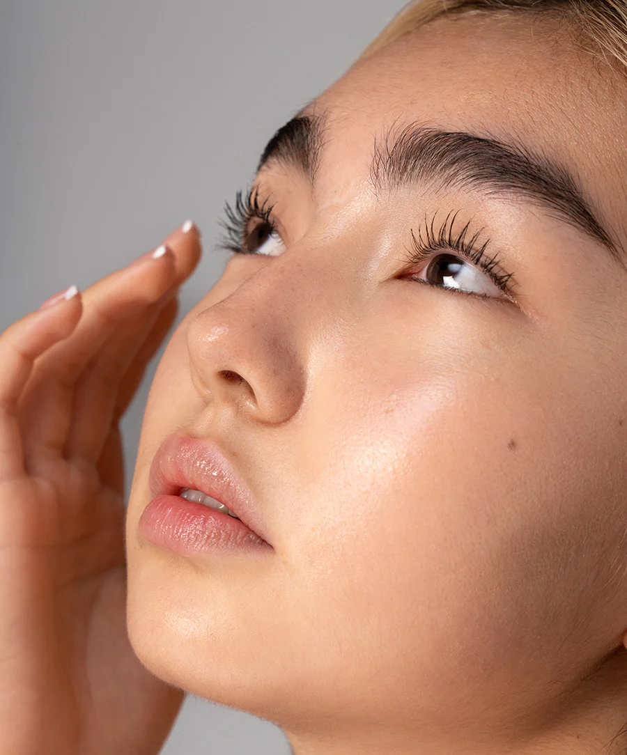 Straight Up™ Volumizing Peptide Mascara - Image 30
